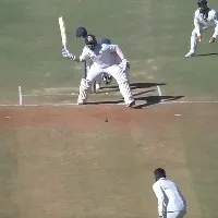 batting with one hand Vihari played this shot