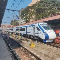Stone pelting on Vande Bharat train in Khammam district