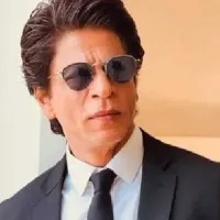 Fan asks SRK to give him Rs1 cr from Pathaans earnings Shah Rukh Funny Reply
