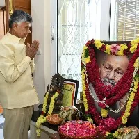 Chandrababu visits K Viswanath house