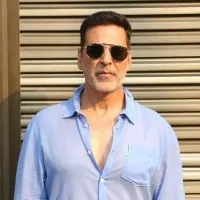 Akshay Kumar walks over map of India netizens slam actor