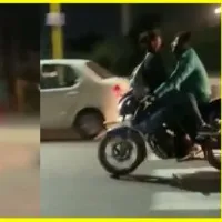 Couple romances dangerously on a moving bike in Ajmer Rajasthan