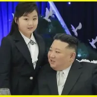 Kim Jong Uns flaunts daughter at military banquet