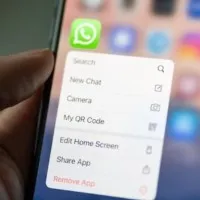 WhatsApp lets users easily record videos hands-free on iOS beta