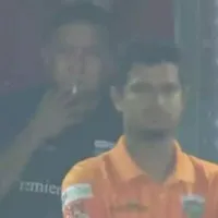 Bangladesh legend caught smoking in dugout during live BPL Game