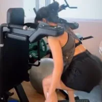 Samantha performed squats in gym