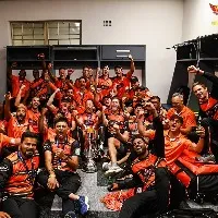 Sunrisers lifts SA t20 trophy