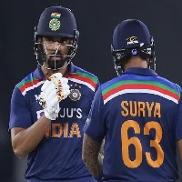 WASIM JAFFER leaves out KL Rahul Surya kumar for ind aus second test Cri