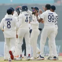 Ravichandran Ashwin scalps 3 wickets as Aussies in troubles