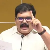Pattabhi fires on Kodali Nani and Vallabhaneni Vamsi