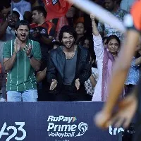 Vijay Deverakonda's presence adds glamour to volleyball match in Hyderabad