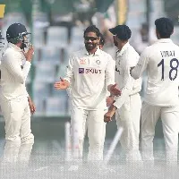 India need 101 runs to win delhi test