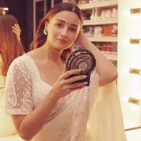 After pap invades Alia's privacy, Anushka, Arjun & others call out media house