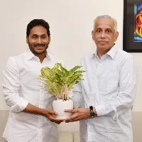 CM Jagan met governor couple along with his wife YS Bharathi