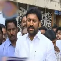 MP Avinash Reddy talks to media after CBI questioning
