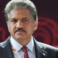 Anand Mahindra shares road design that regulates traffic without traffic signals