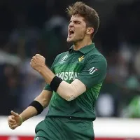 Shaheen Afridi Breaks Bat Shatters Stumps On First Two Deliveries Of Innings