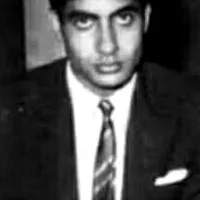 Big B posts throwback image, fans say he looks like son Abhishek