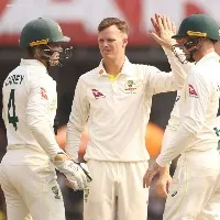 India 84 for 7 at lunch