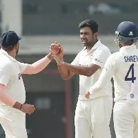 Australia lost their last six wickets for just 11