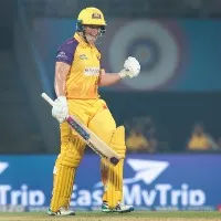 UP Warriarz beats Gujarat Giants by three wickets