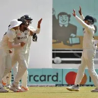 Australia loses 4 wickets in Ahmedabad test