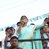 Sharmila fires on CM KCR