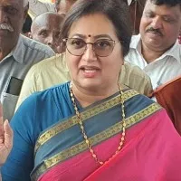 Sumalatha clarifies on joining BJP