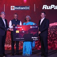 కో-బ్రాండెడ్ ఫ్యూయల్ క్రెడిట్ కార్డును ఆవిష్కరించిన ఇండియన్ ఆయిల్, కోటక్