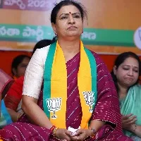 DK Aruna supports Bandi Sanjay
