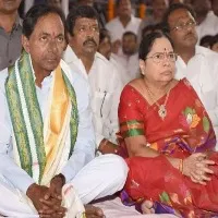 kcr wife shobha was admitted to aig hospital in gachibowli with minor illness
