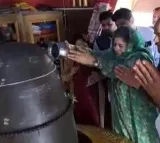 mehbooba mufti temple visit in poonch bjp said political gimmick jammu and kashmir