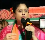 bjp senior leader vijayashanthi fires on cm kcr