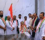 Senior Telangana leader Srinivas returns to Congress