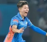 Issy Wong sensational bowling makes troubles for Delhi Capitals in WPL final