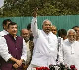 Kharge attacks PM Modi