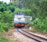 Train Services Halts for Three Hours after fresh violence erupts in Hooghly