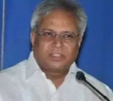 Jagan has to face the court says undavalli