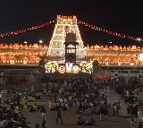 Huge rush in Tirumala due to three days holidays