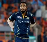KKR cheer up champion Yash Dayal after nightmarish last over