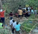 Road Accidents in Maharashtra and Karnataka 17 dead