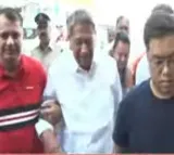 CBI brings YS Bhaskar Reddy to Hyderabad