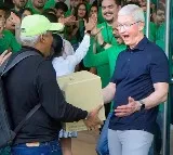 Apple Fan Brings 1984 Computer To Mumbai Stores Grand Opening