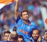 cricket legend sachin tendulkar turns into fifty years