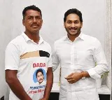 Maharashtra farmer arrives Tadepalli by bicycle from Maharashtra