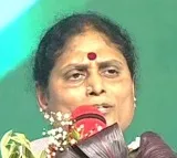YS Vijayamma meets Sharmila in jail