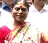 Vijayamma says her daughter Sharmila is very daring and dashing