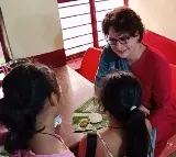 Priyanka tries her hands at making dosas in K'taka restaurant