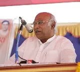 Kharge terms Modi a poisonous snake and later regretted