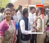 jogi ramesh fired on dsp in minister roja visit